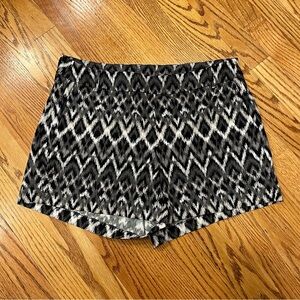 NWOT SPANX Sunshine Shorts Stretch Black White Patterned Women’s Shorts Large